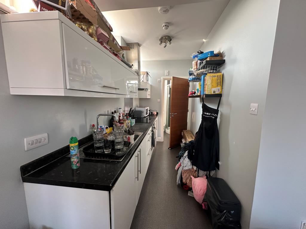Lot: 89 - FIRST FLOOR STUDIO FLAT FOR INVESTMENT - Kitchen with built in appliances